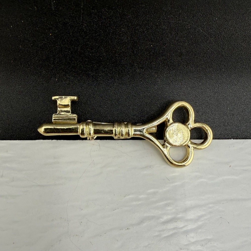 Vintage Estate Key Brooch Gold Tone Retro Skeleton Pin 2"